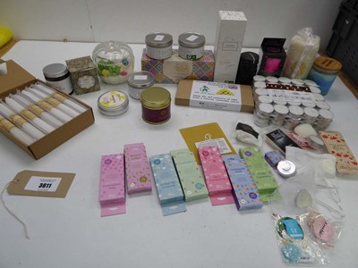 Lot 3611 - Scented candles, wax melts, tea lights,...