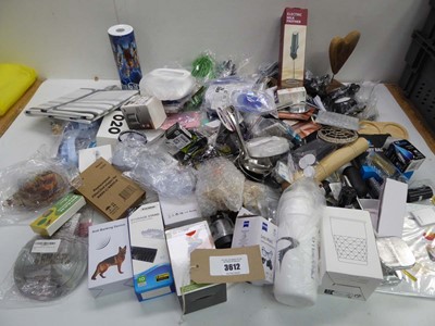 Lot 3612 - Large bag of assorted household items
