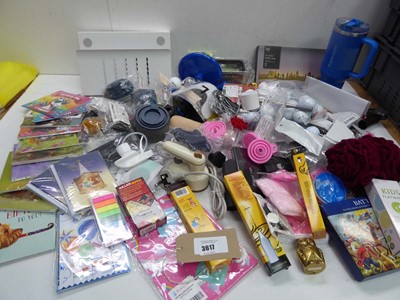 Lot 3617 - Large bag of assorted household items