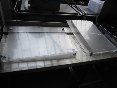 Lot 190 - Flat pack cake display