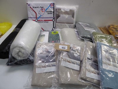 Lot 3629 - Memory foam pillow, door mat, double duvet set,...