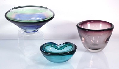 Lot 372 - A cased-glass bowl, pink-to-clear, d. 19 cm,...