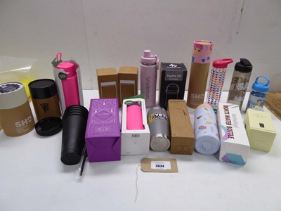 Lot 3634 - SHO food flask, Yeti & Smeg travel mugs and...