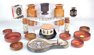 Lot 426 - A mixed group of ceramics including a pair of...