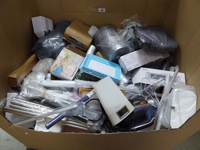 Lot 3639 - Large pallet box of mixed household items