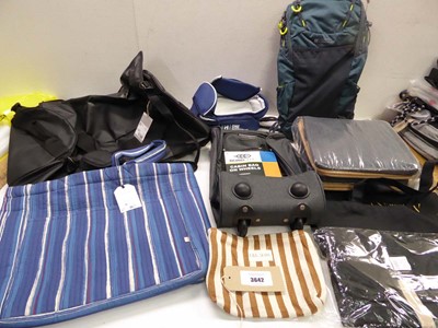 Lot 3642 - Mountain Warehouse Inca 18L backpack and 60L...