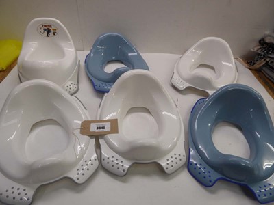 Lot 3645 - Baby potty and 5 toddler toilet seat trainers