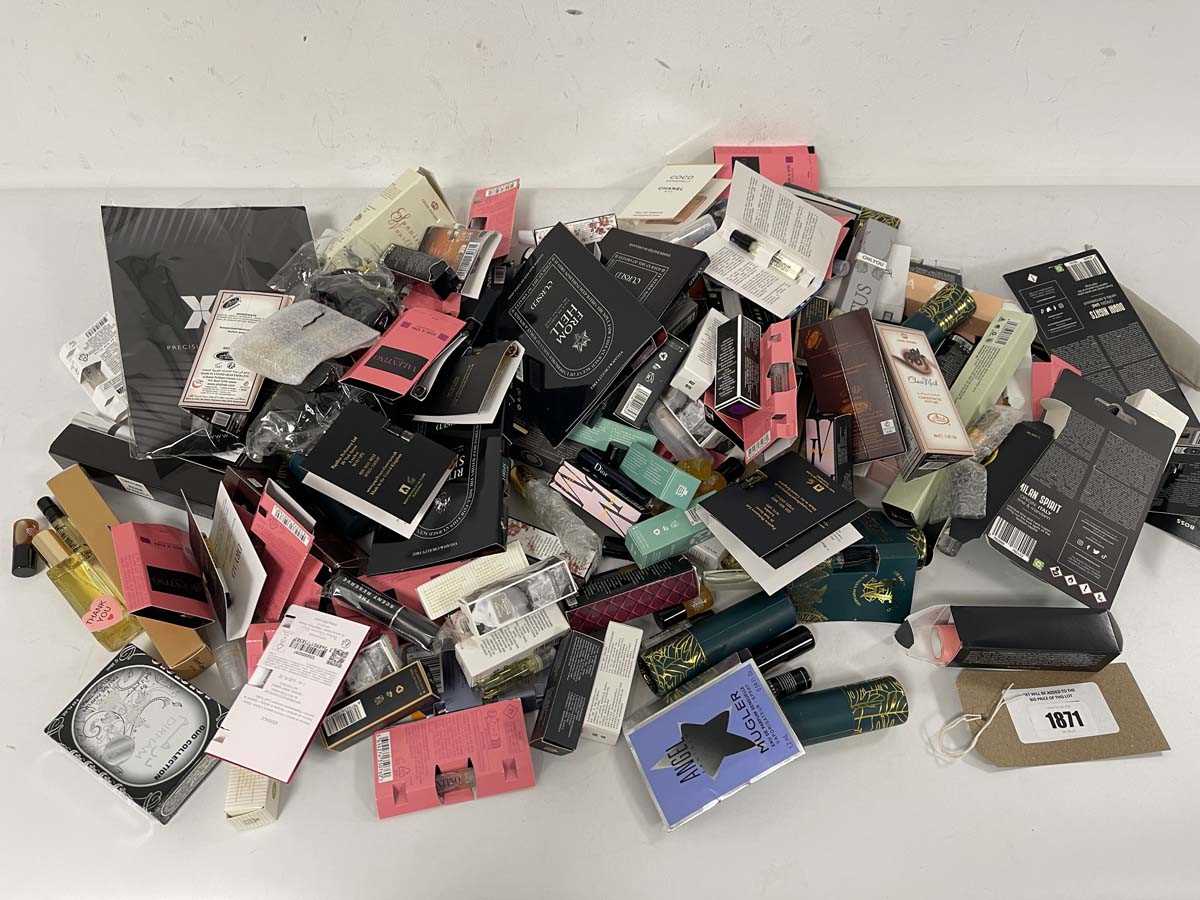 Lot Large selection of various perfume samples