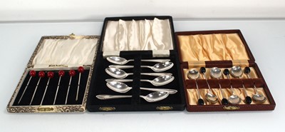 Lot 407 - A set of six silver teaspoons, Birmingham 1928,...