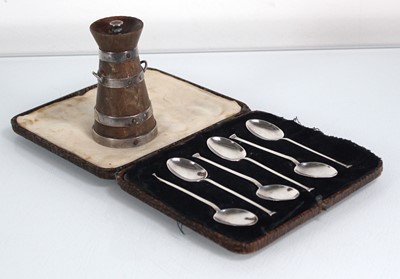 Lot 414 - A set of six seal end coffee spoons, maker...