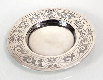 Lot 433 - A silver pin dish of circular form with...