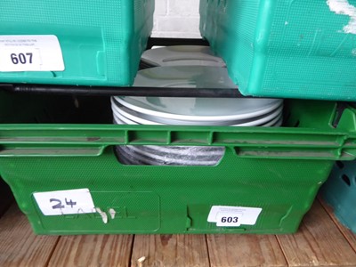 Lot 603 - Tray of approx. 24 26cm assorted dinner plates