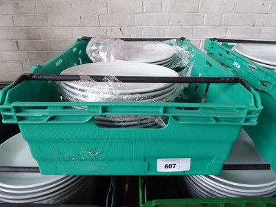 Lot 607 - Tray of approx. 24 26cm assorted dinner plates