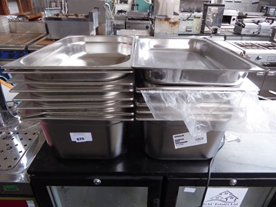 Lot 670 - 16x Large Vogue stainless steel gastronorms