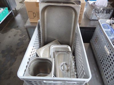 Lot 635 - Tray containing various size gastronorms and...