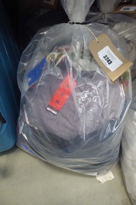 Lot 3243 - x20 mixed clothing items to include 32 degrees...