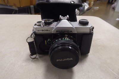 Lot 2151 - Fujica ST605N camera in case