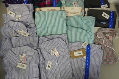 Lot 1131 - A bag containing a large qty of men's and...