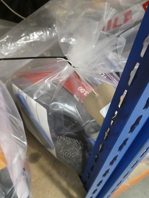 Lot 3027 - Bag of sunglasses and reading glasses