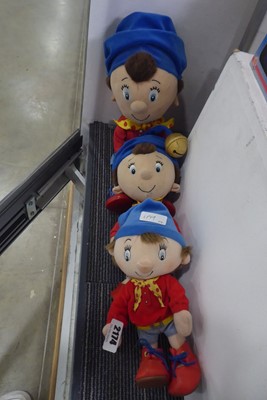 Lot 2174 - 3 Noddy along with a rubber Noddy in a car