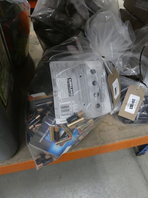 Lot 3031 - Bag of various batteries