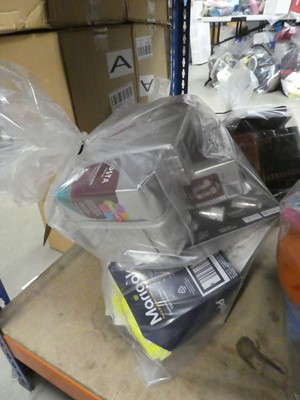 Lot 3050 - Bag of Costa coffee pods, swimming goggles,...