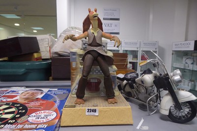 Lot 2249 - Dancing Jar Jar Binks figure