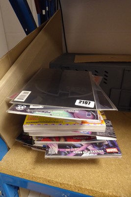 Lot 2197 - Selection of comics and graphic novels