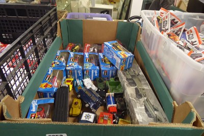 Lot 2253 - Box containing various diecast cars and other...