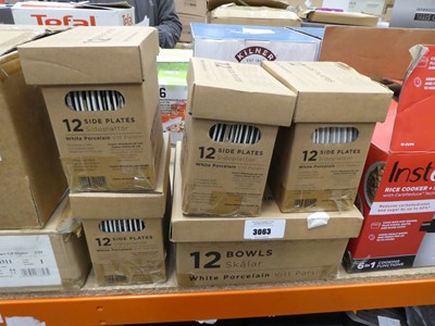 Lot 3063 - Box of white plates, plus 4 boxes of side plates