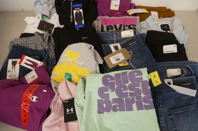 Lot 1181 - Approx. 20 branded items of clothing to...