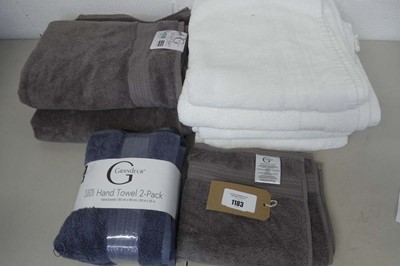Lot 1183 - A bag containing approx. 6 bath towels and 3...