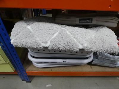 Lot 3121 - Space saving laundry baskets, dish drying mats...