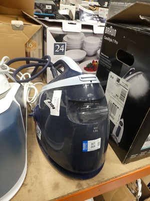 Lot 3134 - Philips steam iron