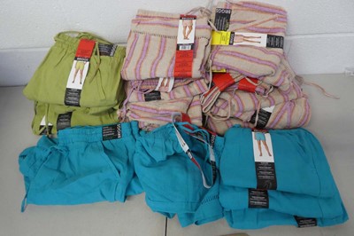 Lot 1195 - Approx. 30 ladies Briggs mid rise shorts