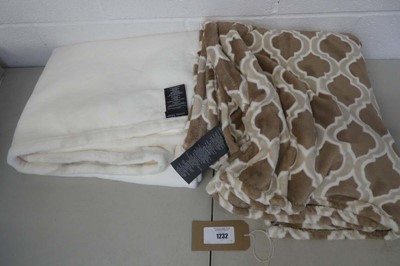 Lot 1232 - x1 Jennifer Adams cream throw & x1 Monte &...