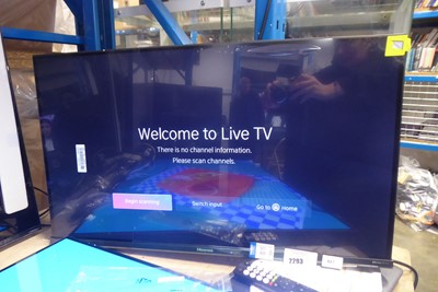 Lot 2293 - Hisense 32" QLED TV 32E5MQTUK with remote and...