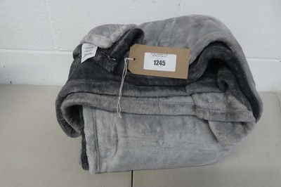 Lot 1245 - Xlarge grey Ombre throw