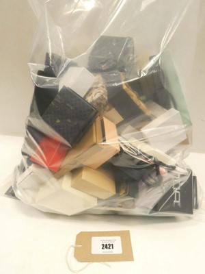 Lot 2421 - Bag containing quantity of empty jewellery boxes
