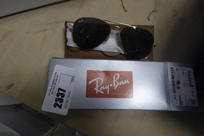 Lot 2337 - Ray-Ban sunglasses in box