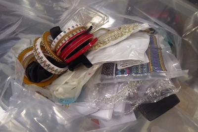 Lot 2340 - Bag of jewellery