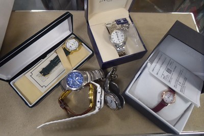 Lot 2355 - Box of watches