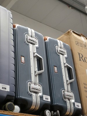 Lot 3237 - Swiss Military hard shelled suitcase