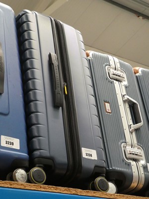 Lot 3238 - Desley Paris hard shelled suitcase