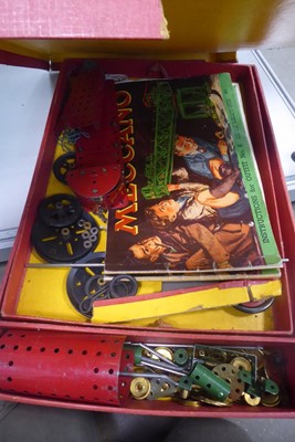 Lot 2389 - Vintage Meccano set