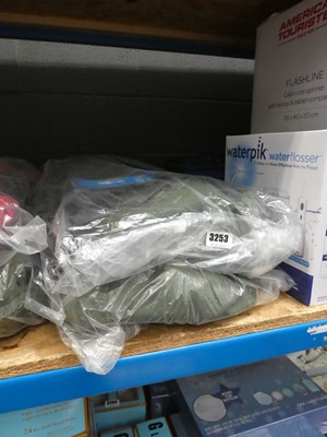 Lot 3253 - 2 Baich hiking backpacks