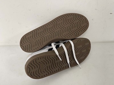 Lot Adidas VL Court 3.0 trainers in white size UK8