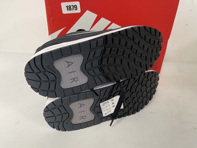 Lot 1879 - Nike children's air max solo trainers in black...