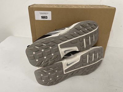 Lot 1883 - Nike juniper trail 3 trainers in brown size...