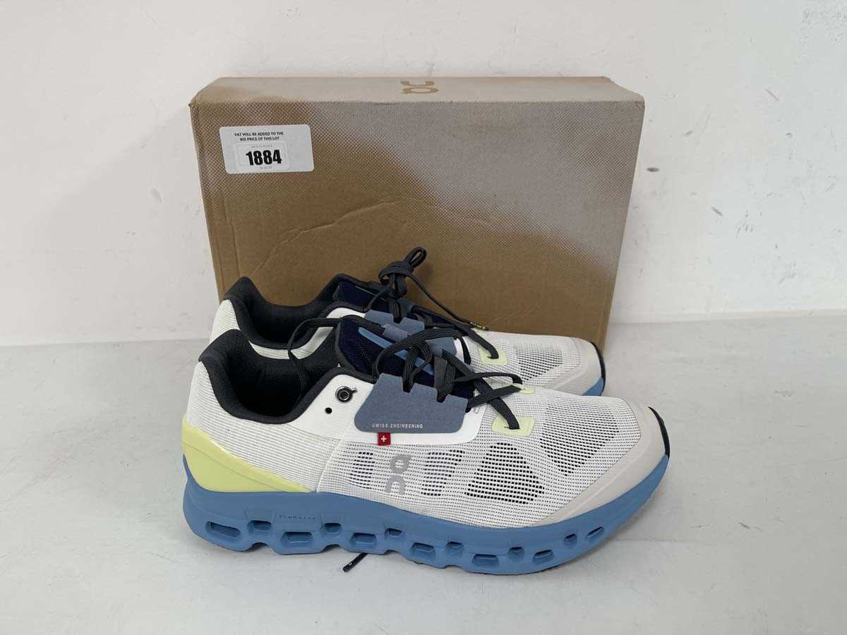 Lot 1884 - On Cloud Running cloudstratus trainers in...